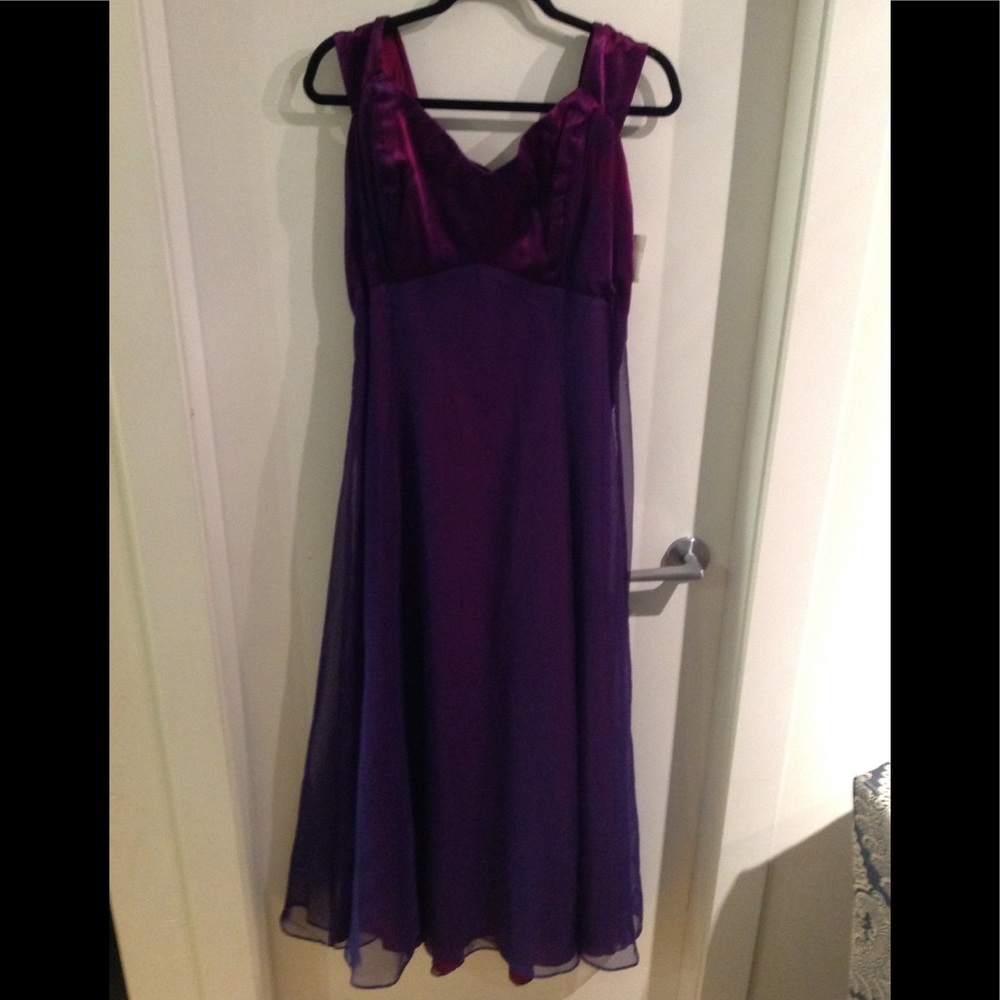 TWO TONE VELVET & FLOWY GOWN 12/14 FIT